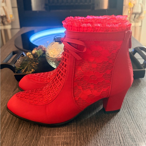 Ashro Womens 2.5 inch Heel Bootie Size 8M Red Lace Inset  Zipper - Picture 4 of 10